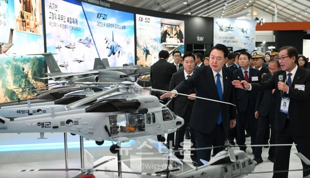 지난 10월 '2023년 서울 국제 항공우주 및 방위산업 전시회' 개막식에 참석한 윤석열 대통령/대통령실