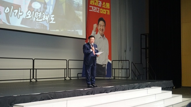 민경욱 전 의원이 이날 참석자를 일일히 소개했다