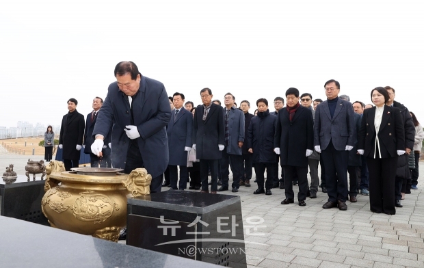 충청남도의회 충남보훈공원 충혼탑 참배