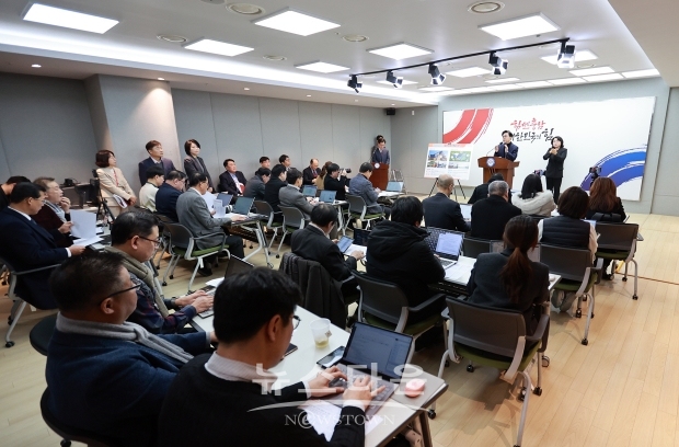 김태흠 충남도지사, 서천특화시장 화재 피해 복구 및 피해 상인 지원 대책 기자회견