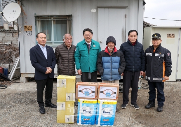 홍태용 김해시장이 대동면, 상동면 소재 주거취약계층 3가구를 대상으로 주거시설을 재점검하고 애로사항을 청취했다.