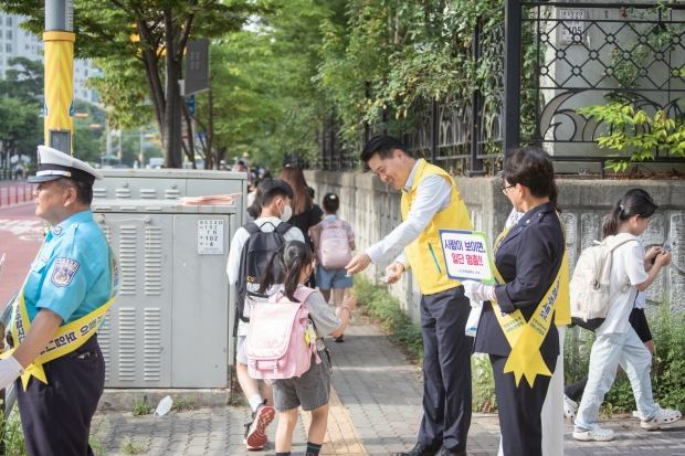 2023,07,03 등굣길 교통안전 기관활동 캠페인