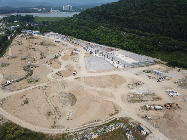 내년 6월 시설물 완공을 목표로 공사가 한창인 경주식물원(라원) 모습