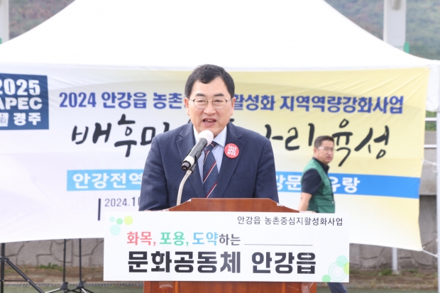 주낙영 시장이 배후마을 동아리 육성인 안강문화유랑 4회차 행사에 참석해 인사말씀을 하고 있다.