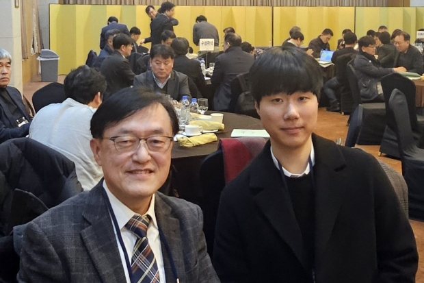 호서대학교 시스템제어공학과 서보기기제어 연구실 소속 석사과정 송승민 학생 외 4인이 ‘2024년도 제55회 대한전기학회 하계학술대회’에서 최우수 논문에 선정됐다. 사진) 좌측부터 홍선기 지도교수, 송승민 군