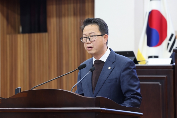 남동구의회 제300회 정례회 본회의에서 신상발언 하는 장덕수 의원