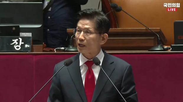 김문수 국민의힘 대선후보가 9일 국회에서 열린 국민의힘 의원총회에서 발언을 하고 있다. / 국민의힘 유튜브 캡처
