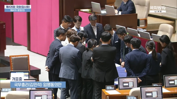 제426회 국회 제4차 본회의에서 국무총리(김민석) 임명동의안에 대한 개표를 진행 중이다. / 국회방송 캡처