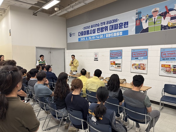 남동경 부시장이 훈련을 마치고 격려 말씀을 하고 있다. / 부천시청