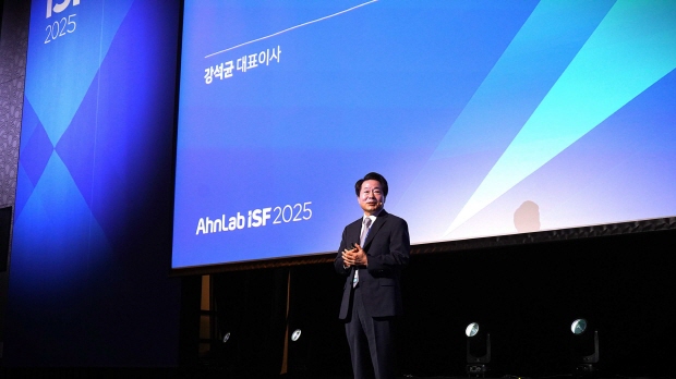 강석균 대표가 인사말을 하고 있다