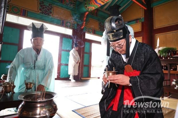 김해향교 문묘추계석전 사진/김해시