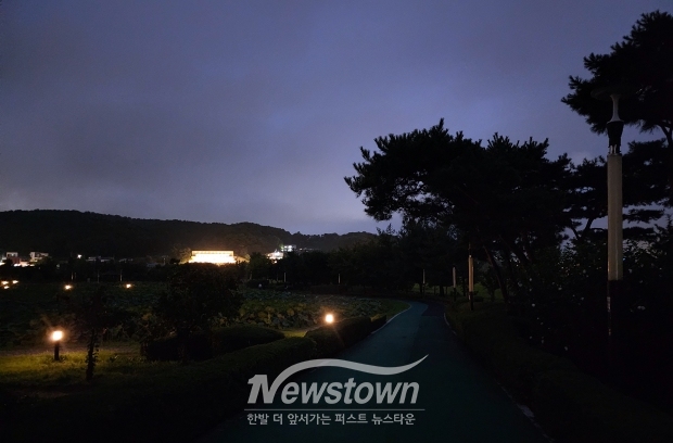 불 꺼진 신정호 관광지