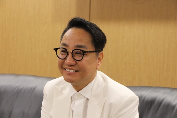 19일 인천 송도 컨벤시아에서 열린 '제22회 국제바디아트콘테스트'에서 황종열 케이뷰티전문가연합회 이사장이 인터뷰를 하고 있다