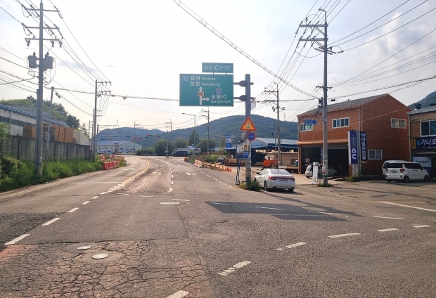 상동IC 우회전차로 확장 현장/사진 김해시