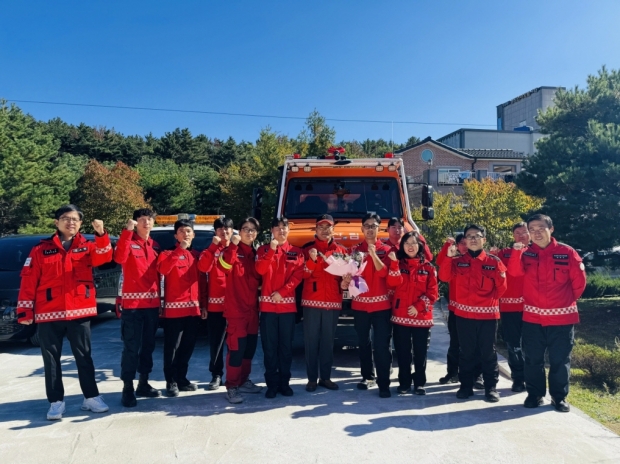 포항시는 가을철 산불조심기간을 맞아 28일 장성동 영덕국유림관리소 포항산림수련관을 방문해 산림청 산불재난특수진화대 대원들을 격려하고, 산불 예방과 대응을 위해 헌신하는 노고에 감사를 전했다.