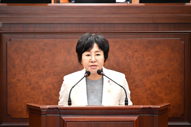 21일 열린 제275회 김해시의회 제1차 본회의 5분 자유발언에서 이미애 김해시의원이 ‘안전한 배송환경 조성, 김해시가 앞장서야 합니다’를 주제로 발언을 하고있다./사진 김해시의원
