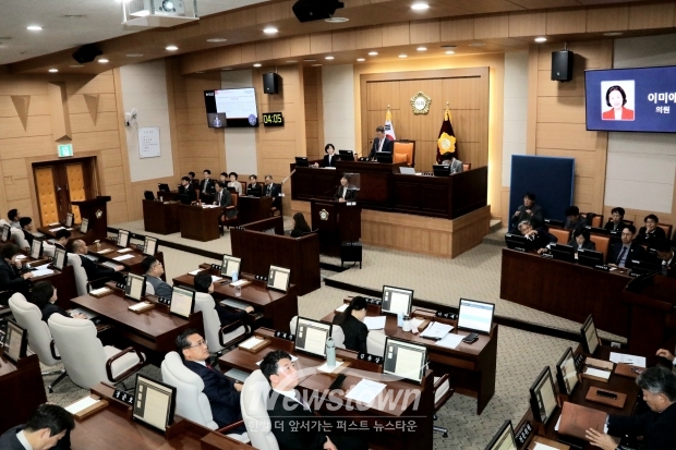 제275회 김해시의회 제2차 정례회 본회의 이미애 의원 시정질문/사진 김국진기자