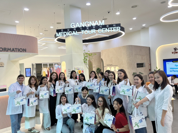 2025년 8월 강남메디컬투어센터에 방문한 카자흐스탄 의료진