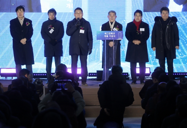 기념식에 참석한 내외빈의 축사