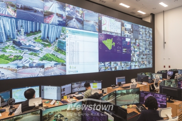 고양시 전역의 상황 정보가 실시간으로 펼쳐지는 고양 스마트시티센터 관제실(출처=고양소식)