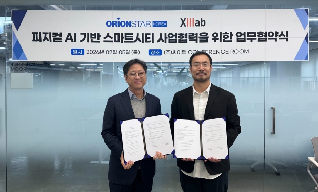 사진자료_씨이랩 윤세혁 대표(좌)와 오리온스타코리아 김민수 대표(우)가 피지컬 AI 기반 MOU 체결을 진행