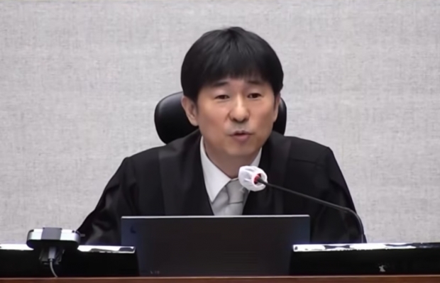 윤석열 전 대통령 내란 혐의 1심에서 선고문을 읽는 서울중앙지법 지귀연 판사/TV조선 화면 캡처