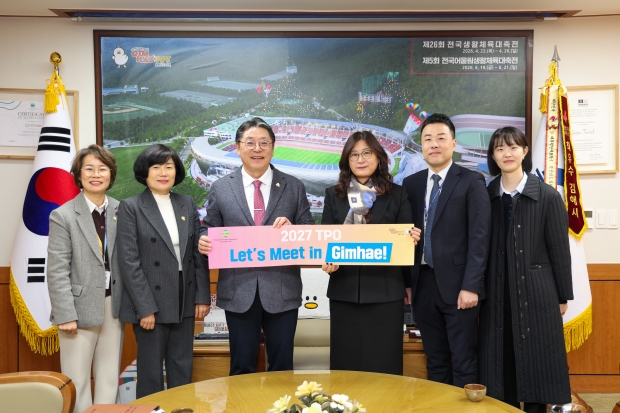 TPO 강다은 사무총장(우측 세번째) 예방/사진 김해시제공