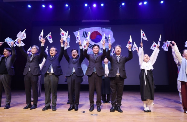 부천시는 3월 1일 시청 어울마당에서 ‘제107주년 3·1절 기념식’을 열었다.