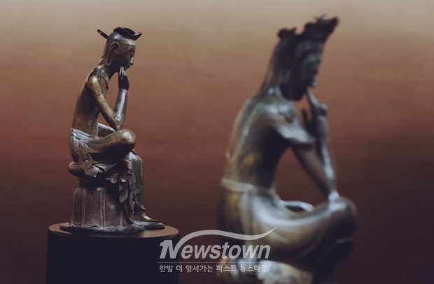 국립중앙박물관 사유의 방에 전시된 반가사유상/국립중앙박물관 유튜브 캡처