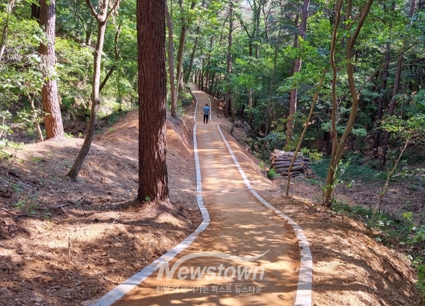 계림공원 맨발산책로(사진 / 당진시 제공)