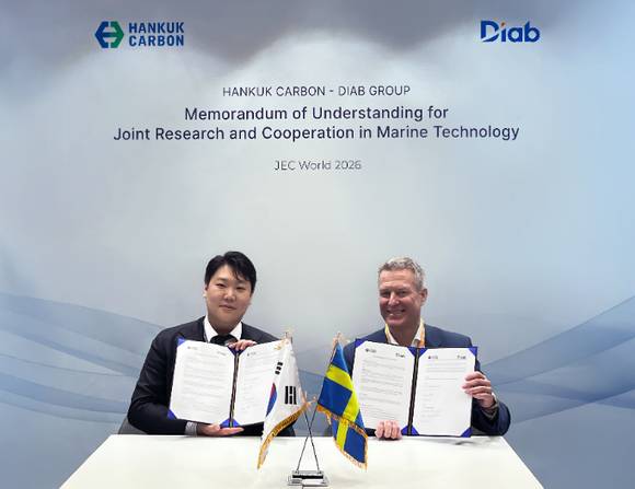 사진자료: Johan Arvidsson President & CEO of Diab Group(우측)