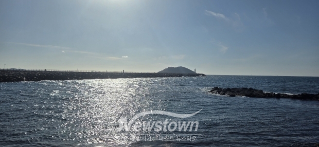 ​제주도 톤대섬 방파제 산책로 풍경사진​