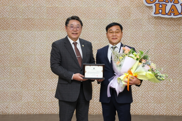 동도테크(주) 최임근 대표 4월 자랑스러운 김해 CEO상 수상/사진 김해시제공