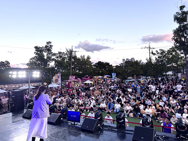 야외상설공연 모습/사진 김해시제공