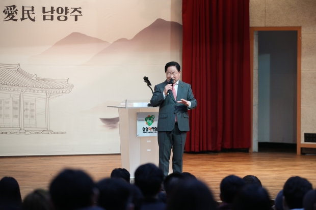 축사하고 있는 주광덕 시장