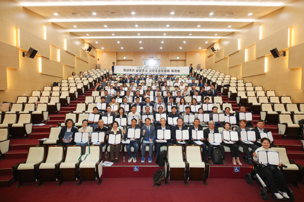 12일 정약용도서관에서 열린 인수위 워크숍에서 최현덕 당선인과 위원들이 기념촬영을 하고 있다.