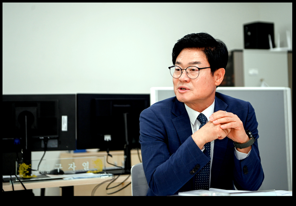 민선9기 원주시 ‘시민주권시대 준비위원회가 ’실・국별 업무보고를 받고 주요 현안 및 당면과제를 논의했다. (사진 / 원주시 제공)<br>