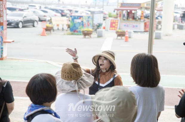 문화관광해설사 해설 사진 / 인천시
