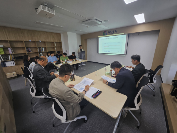 지난 12일 국가유산청 및 학계 자문위원들의 매장유산 유존지역 정보고도화 사업 착수보고회 모습/사진 양산시제공