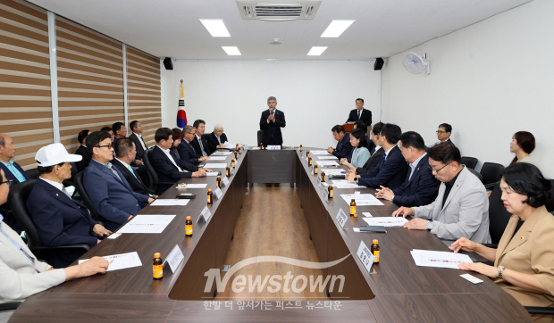 의장·상임위원장 충남노인회 방문(사진 / 충청남도의회 제공)