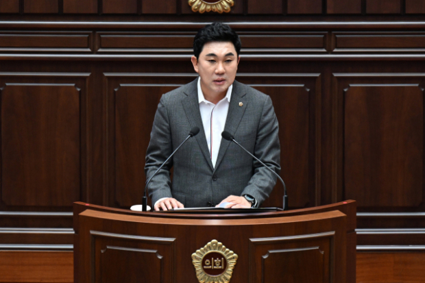 부산시의회 서국보(동래3) 복지환경위원장은 14일 열린 제338회 정례회 5분 자유발언에서 "부산시·교육청 예산 통합으로 청소년 대중교통 전면 무료 지원해야 한다"고 말했다. 부산시의회 제공