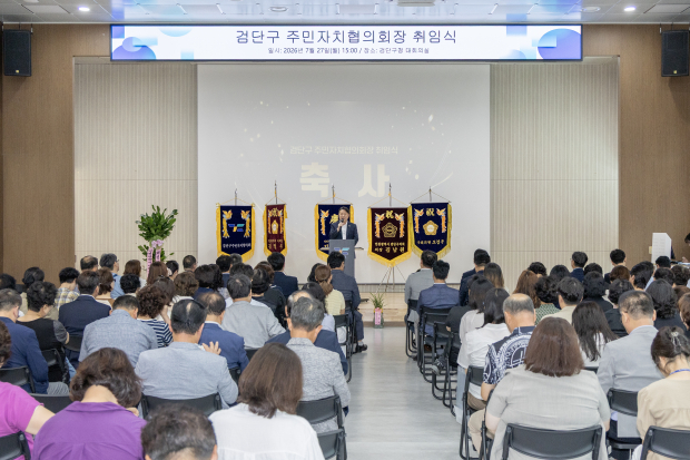 김남원 검단구의장이 축하 인사말을 전하고 있다.