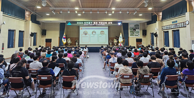 인천 미추홀구는 지난 28일 구청 대회의실에서 관내 통장 160여 명을 대상으로 '2026년도 통장 역량 강화 교육'을 개최했다. / 미추홀구