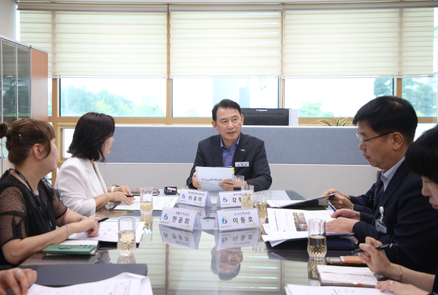 최현덕 시장이 별내동 관계자들과 환경·교통·복지 등 주요 지역 현안을 논의하고 있다.