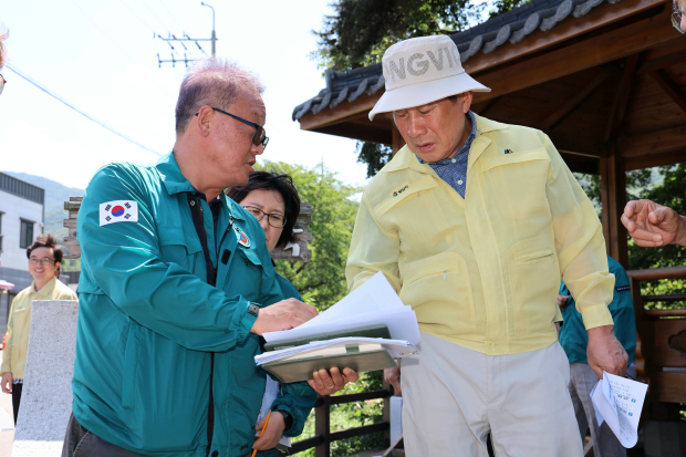 나동연 양산시장, 농·축산가 현장 행정 모습/사진 양산시 제공