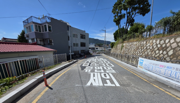 김해여고 앞 통학로 시간제 일방통행 시점/사진 김해시 제공