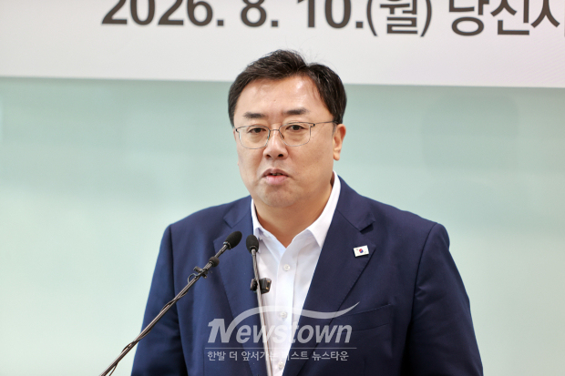 김기재 당진시장은 “30만 원이 모든 어려움을 해결할 수는 없지만 한 가정에는 장바구니의 부담을 덜어드리고, 그 소비가 당진 안에서 이뤄지면 전통시장과 소상공인, 농가에도 도움이 될 것”이라고 말했다.