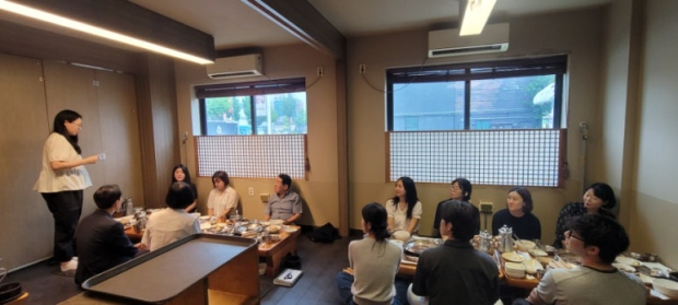 18일 나동연 양산시장과 시청·읍면동 민원창구 담당자들이 소통 간담회를 열고 악성 민원 대응과 안전한 근무환경 조성 방안을 논의하고 있다./사진=양산시