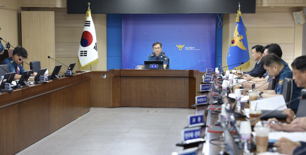 이재영 경남경찰청장이 14일 범죄예방 전략회의를 주재하며 ‘추석 연휴 체감안전 제고 대책’을 점검하고 있다./사진=경남경찰청