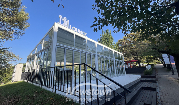 개방형 복합문화공간 ‘오월LOUNGE’(사진 / 순천향대학교 제공)